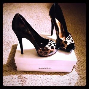 Beautiful Leopard Peep toe heel!